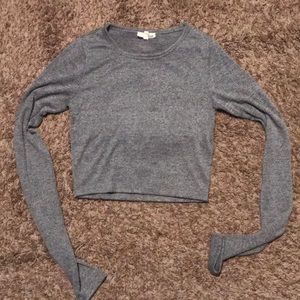 Gray long sleeve crop top